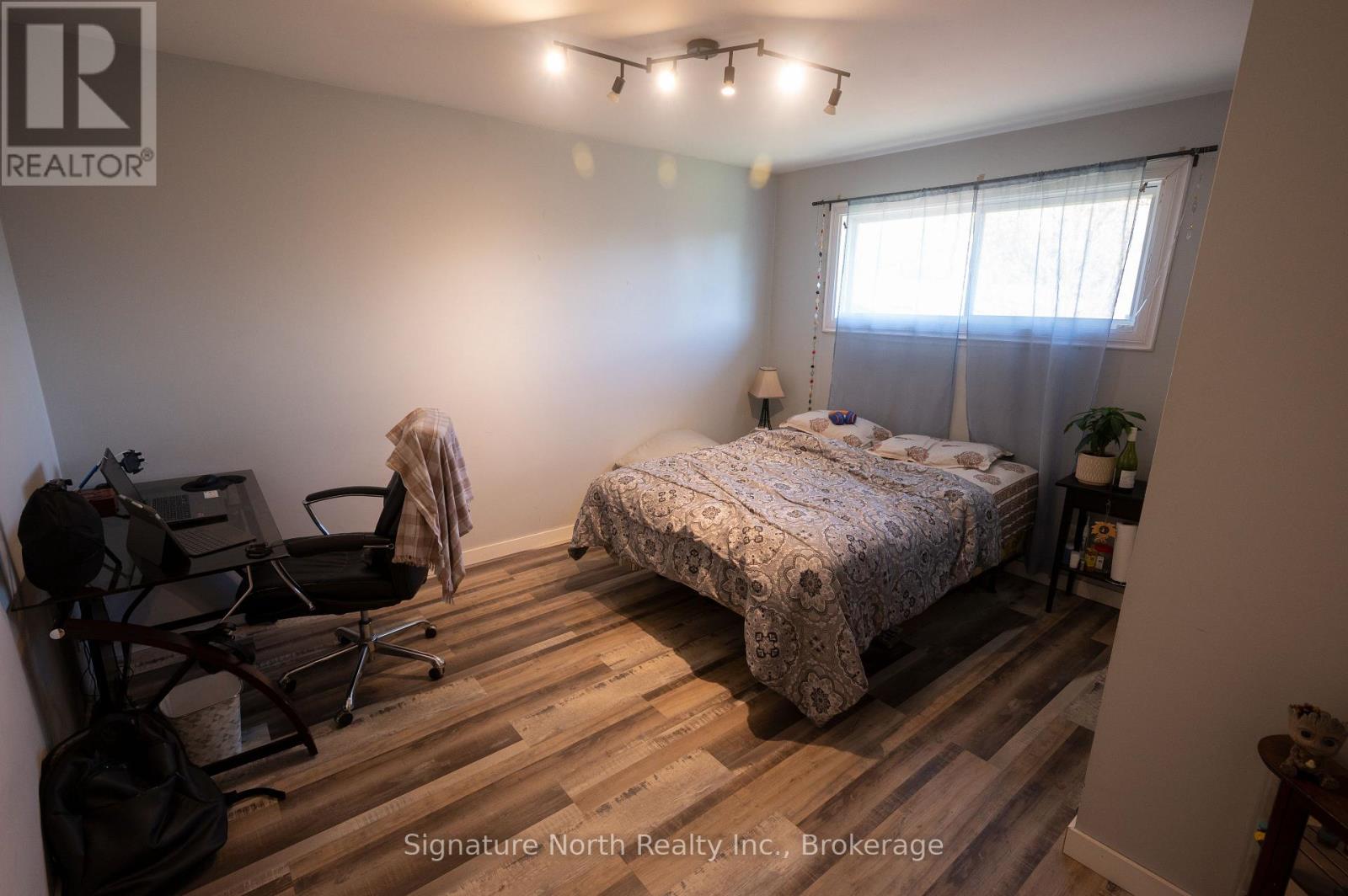 420 EDWARD STREET N - Image 16