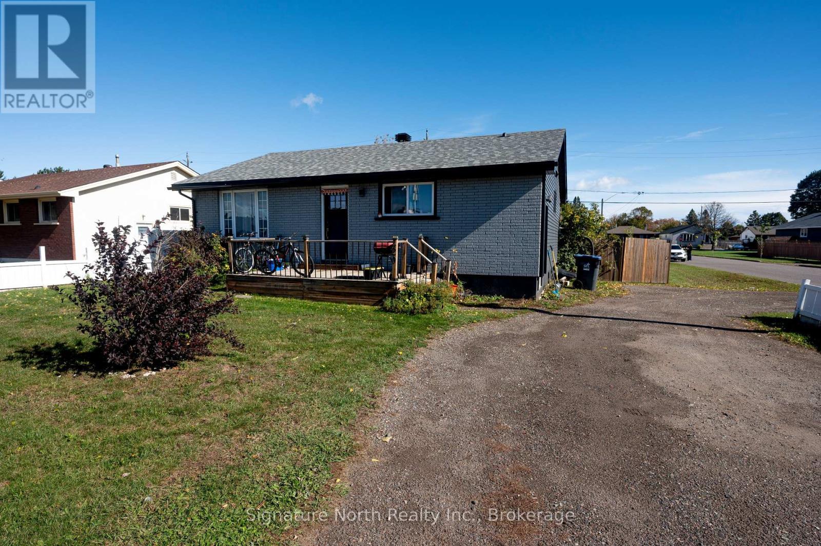 420 EDWARD STREET N - 2