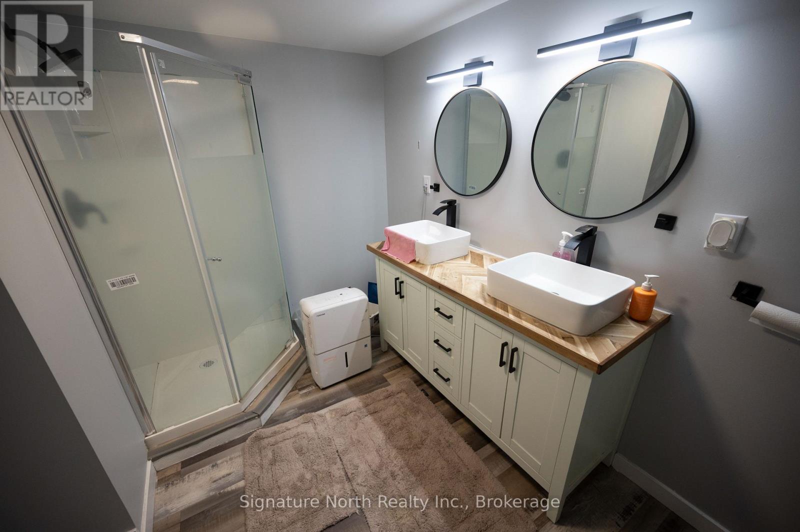 420 EDWARD STREET N - Image 29