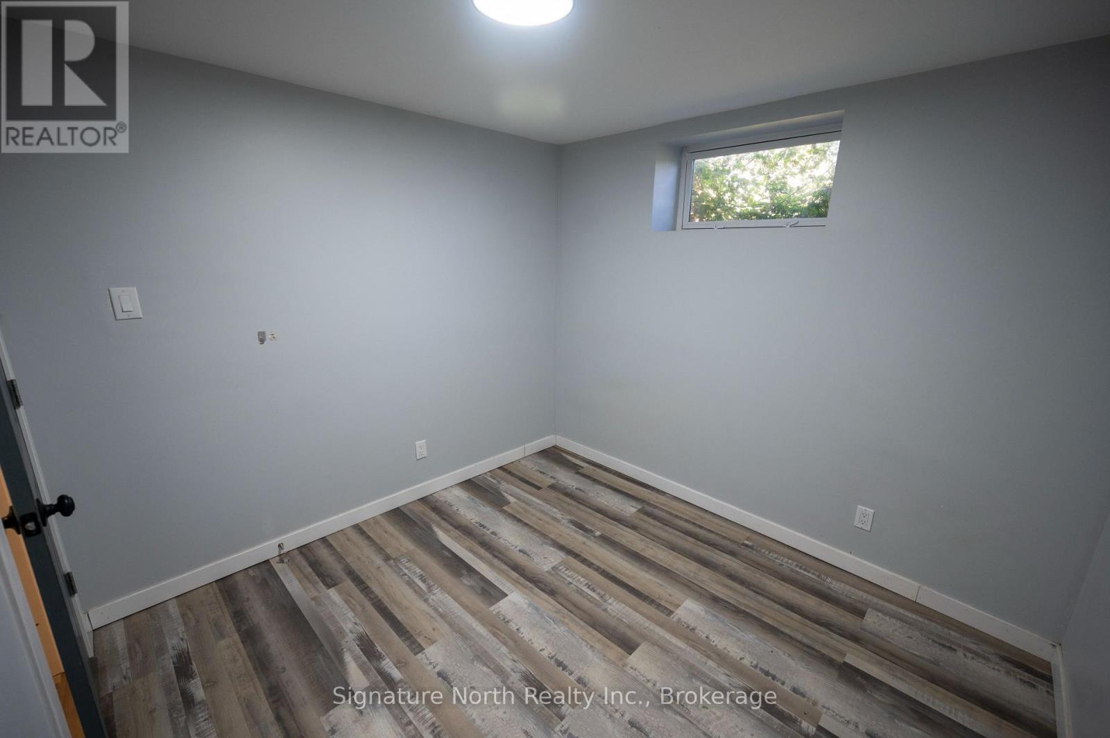 420 EDWARD STREET N - Image 35