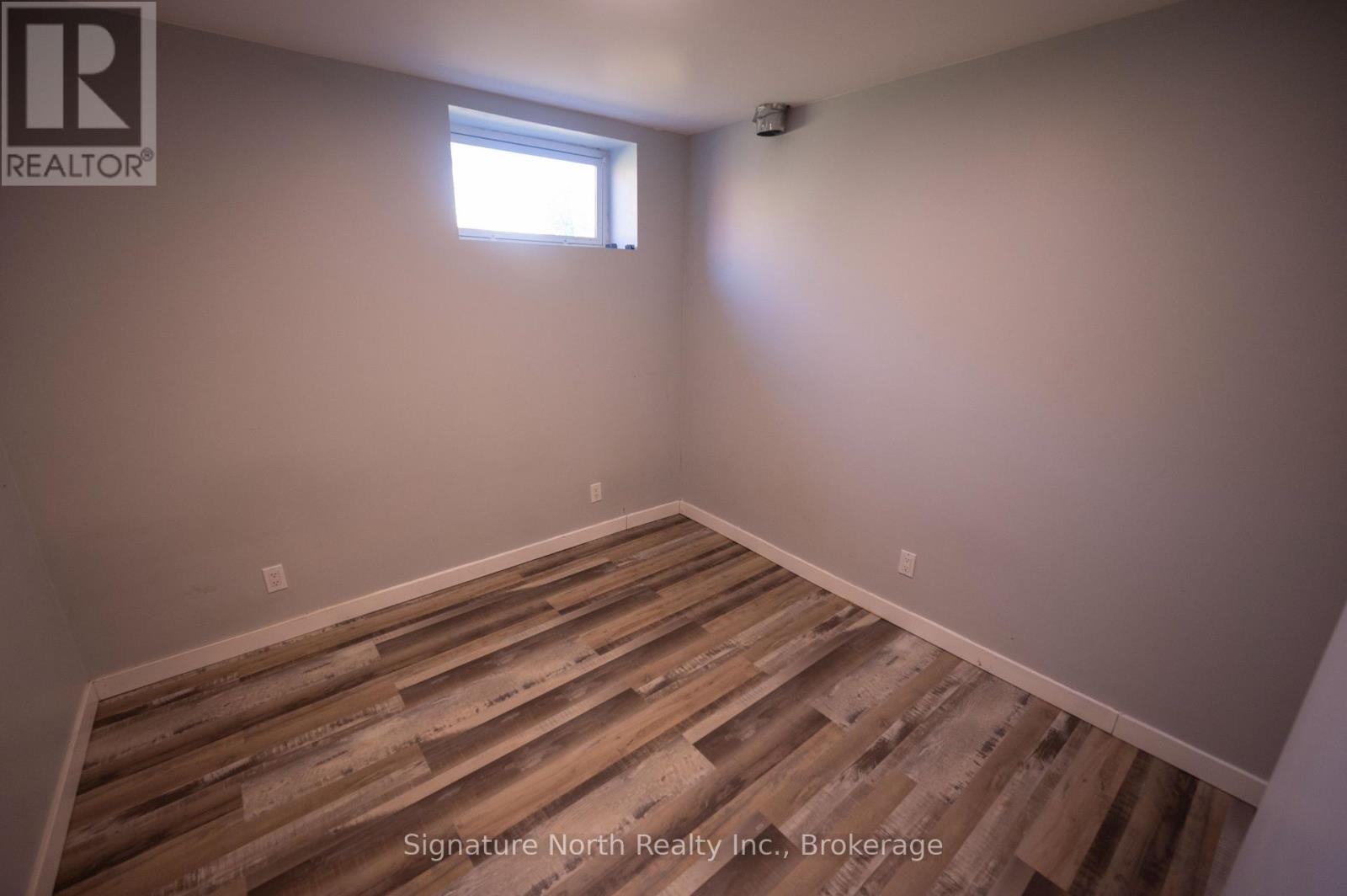 420 EDWARD STREET N - Image 36