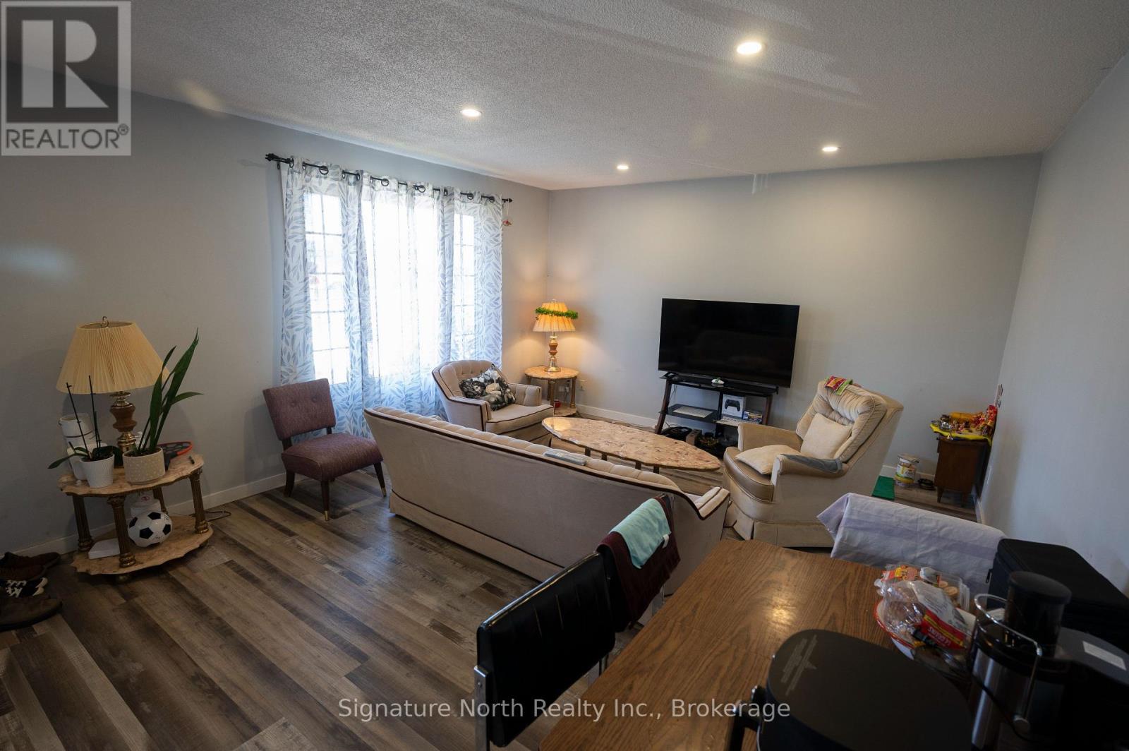 420 EDWARD STREET N - Image 8