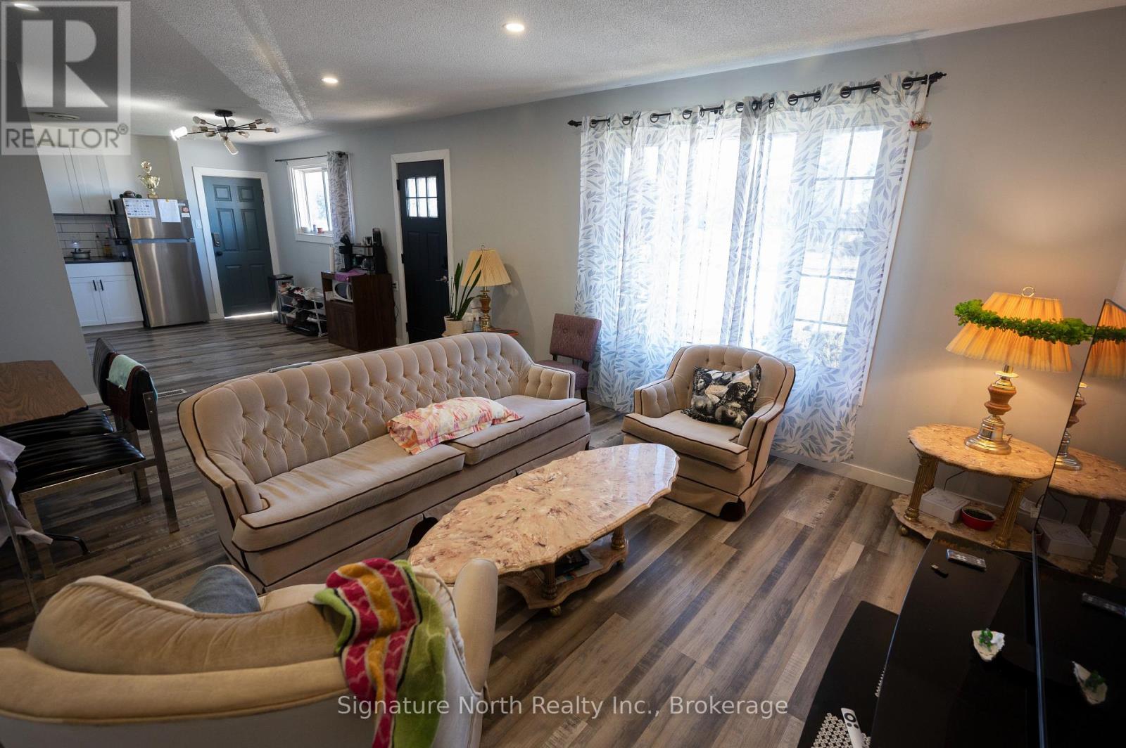 420 EDWARD STREET N - Image 9
