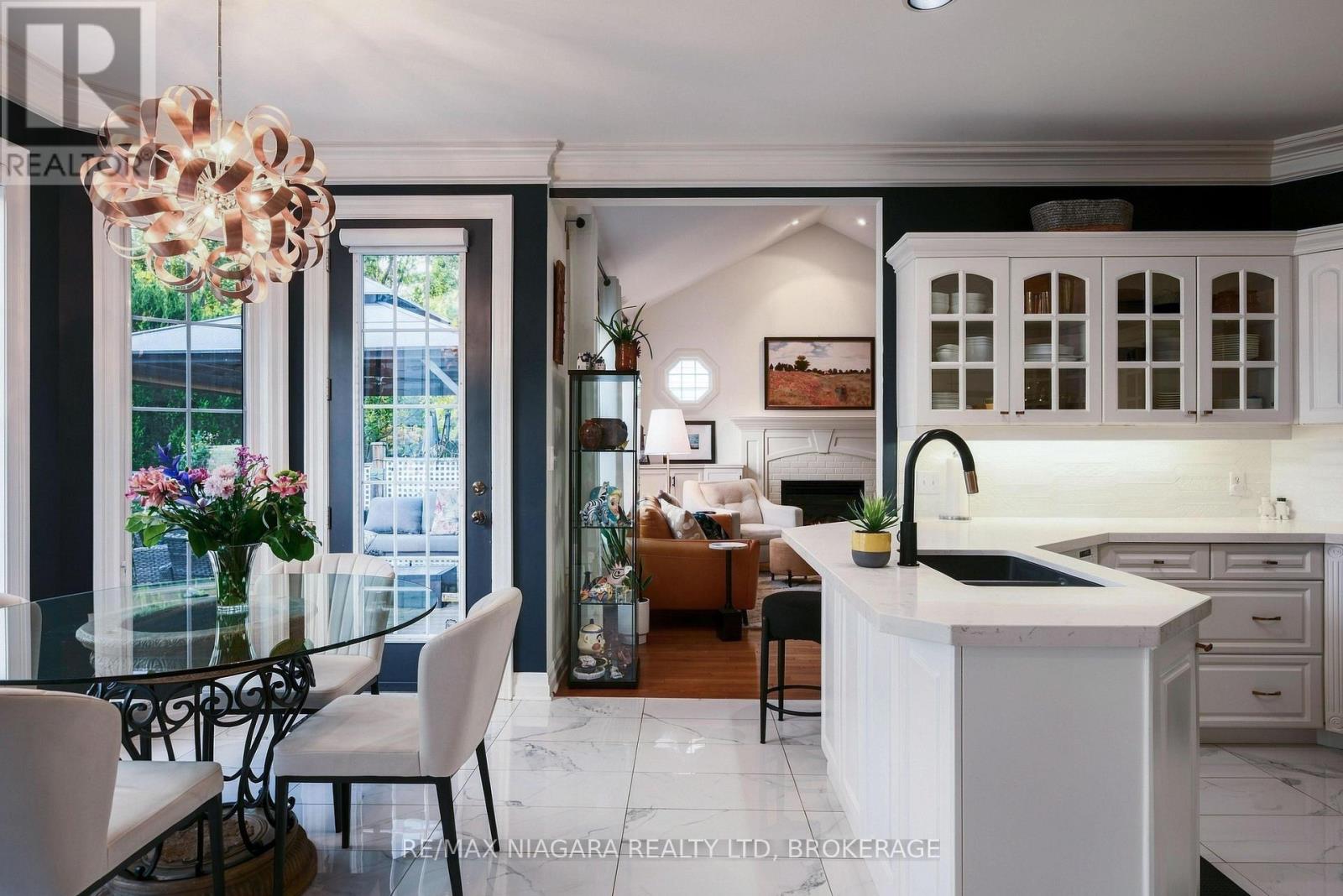655 CHARLOTTE STREET - Image 13