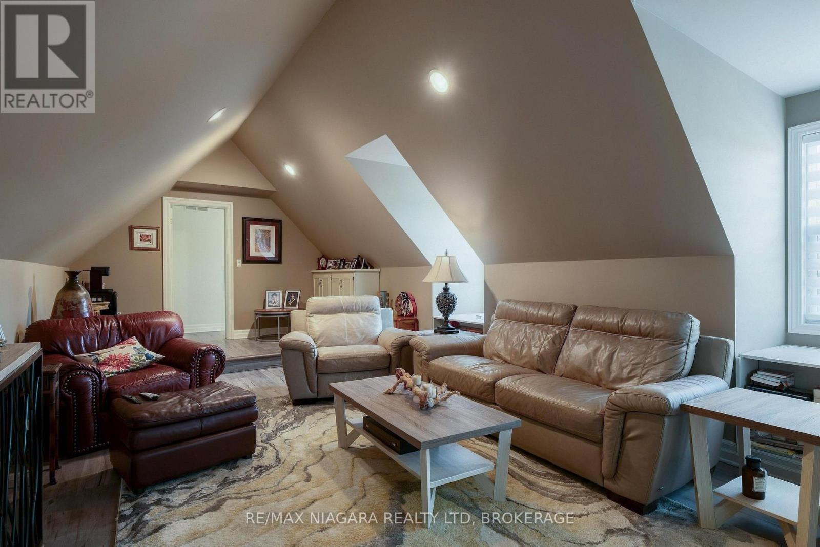 655 CHARLOTTE STREET - 29