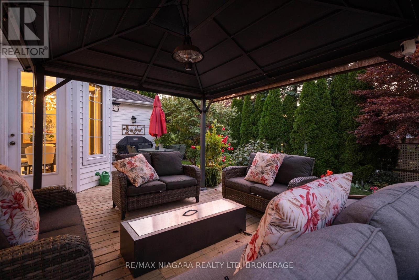 655 CHARLOTTE STREET - 30