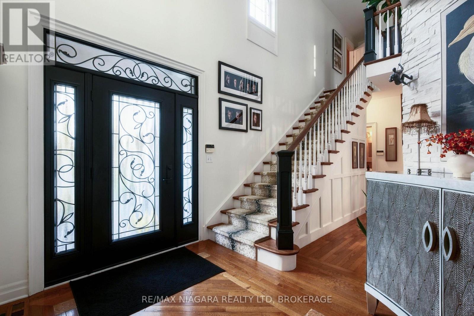 655 CHARLOTTE STREET - 5