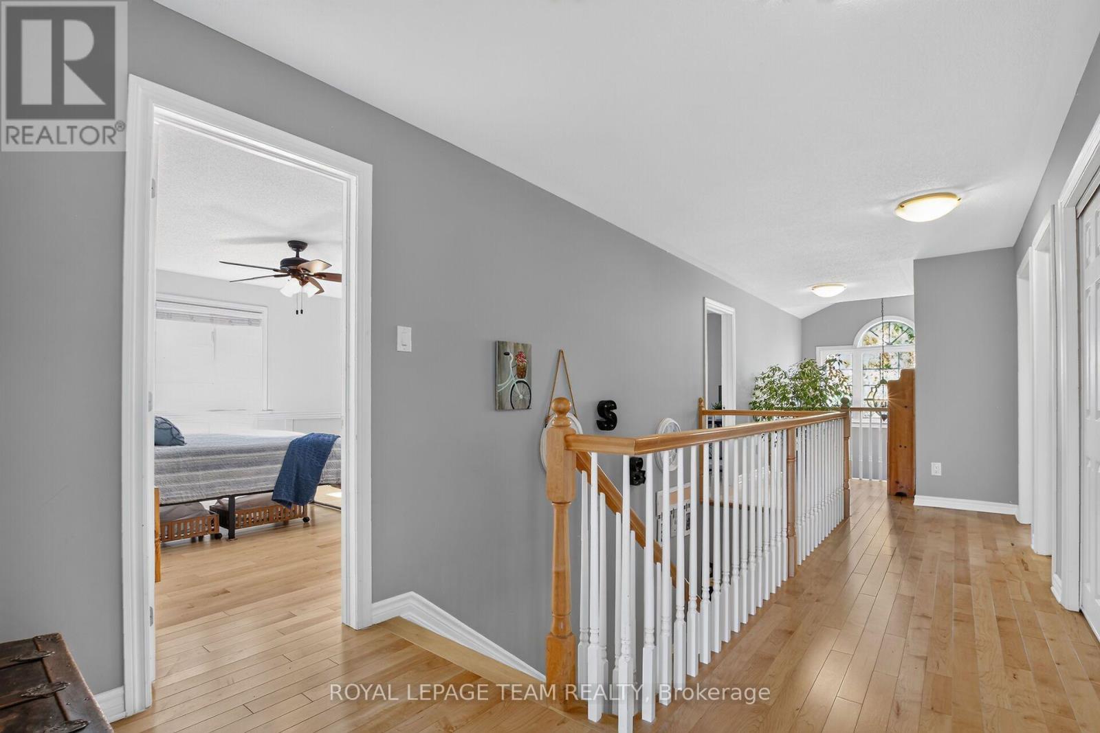 127 COYOTE CRESCENT - 32
