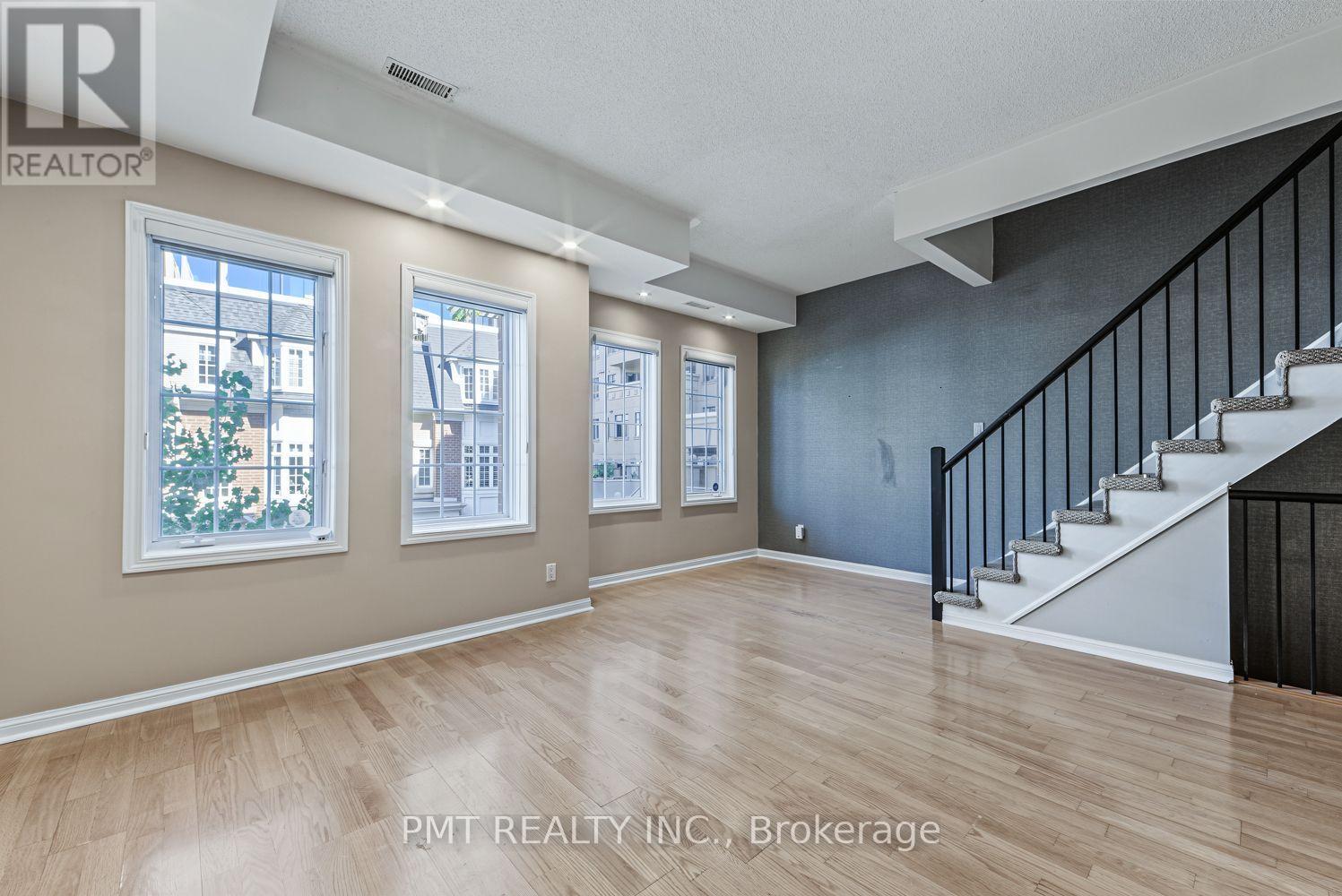 11 Niagara Street — photo 13