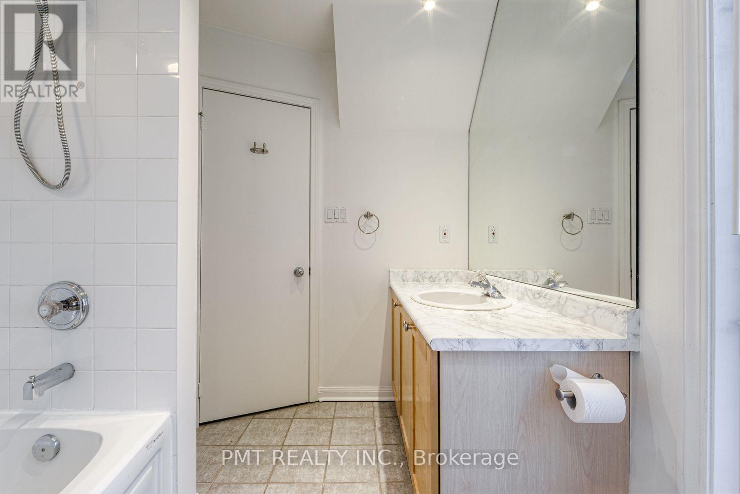 11 Niagara Street — photo 21