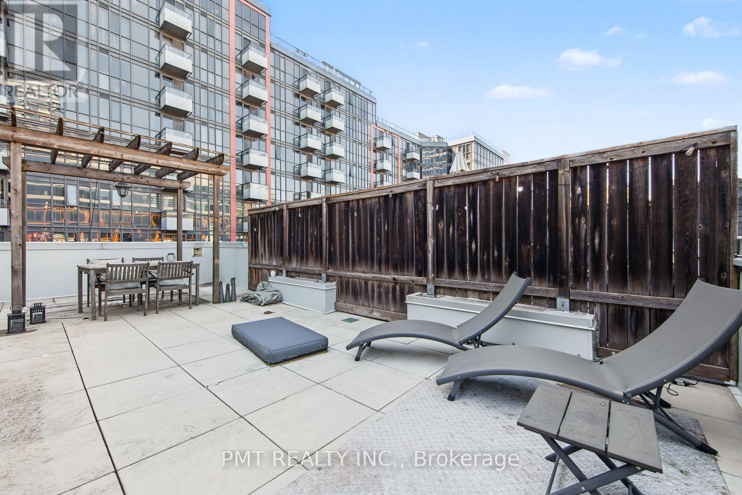 11 Niagara Street — photo 31