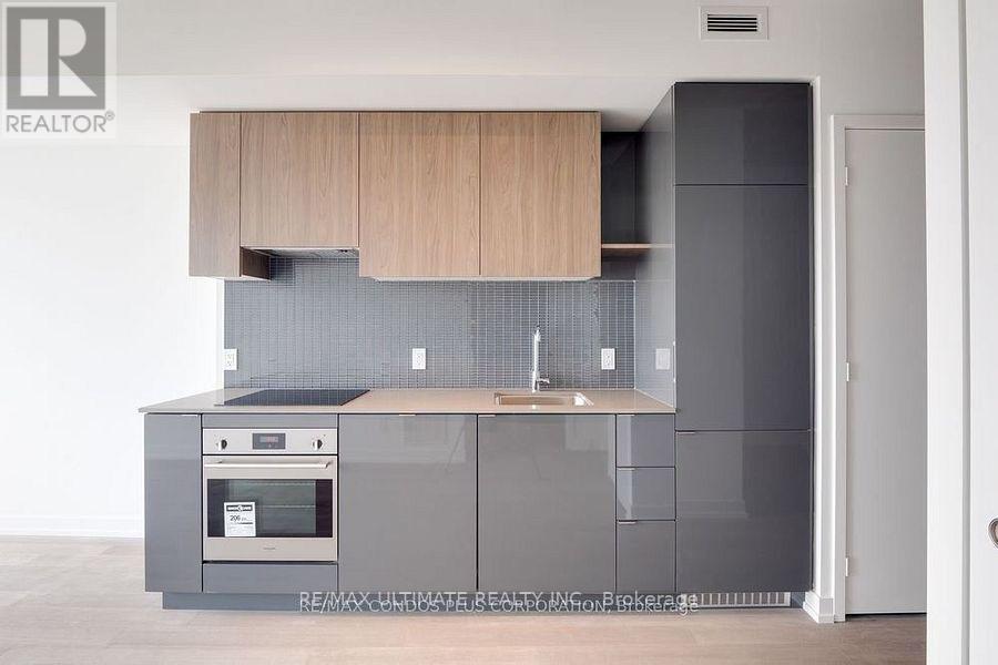 161 Roehampton Avenue — photo 15