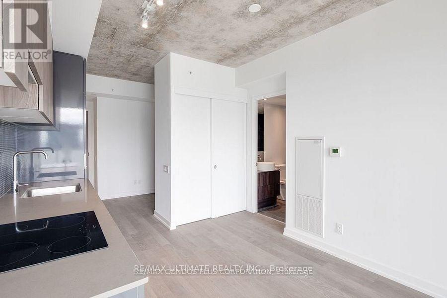 161 Roehampton Avenue — photo 24