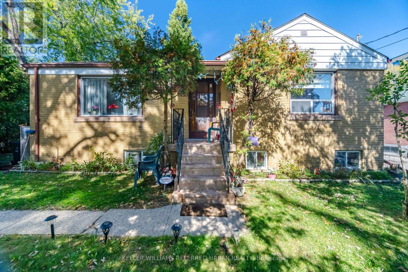 14 Verwood Avenue, Toronto, ON photo 1