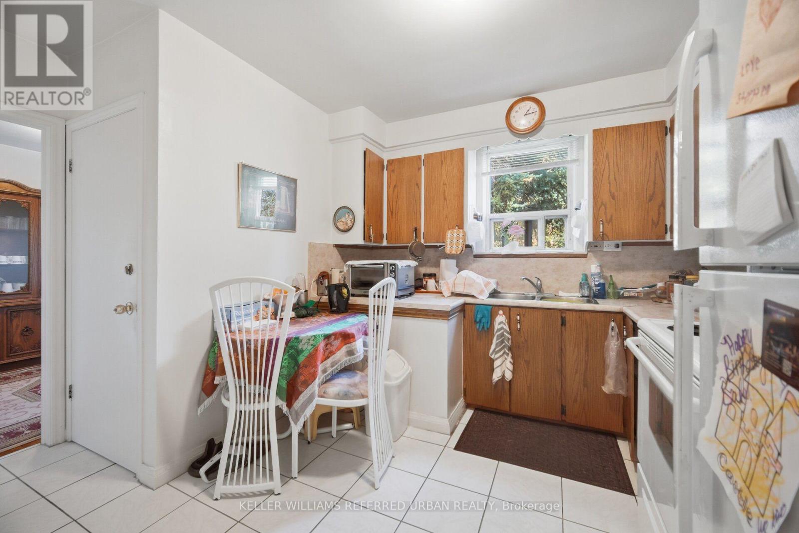 14 Verwood Avenue, Toronto, ON photo 5