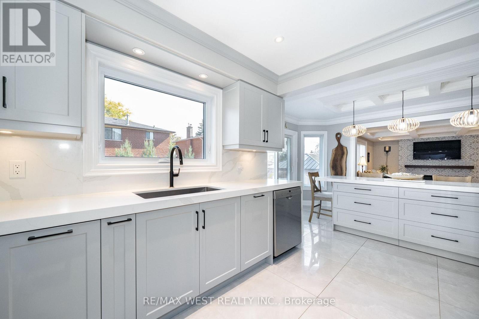 98 Arrowhead Drive, Vaughan, ON photo 7