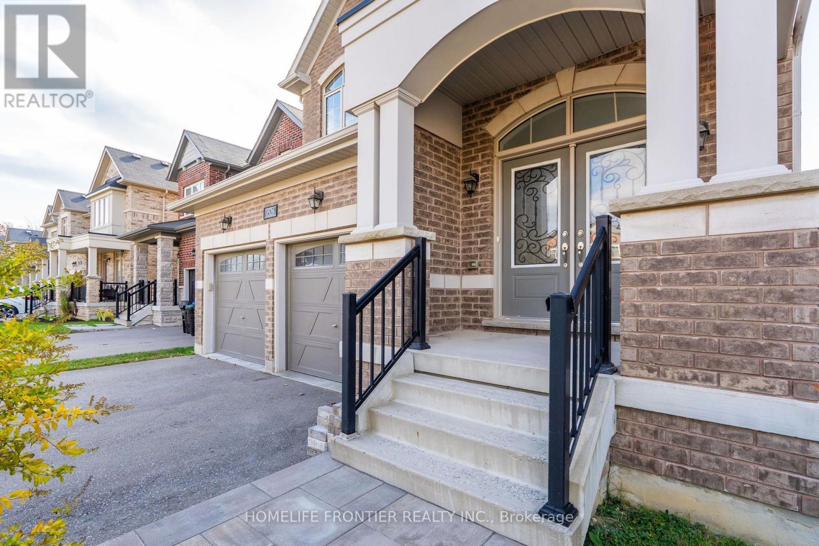 1526 FARROW CRESCENT - 2