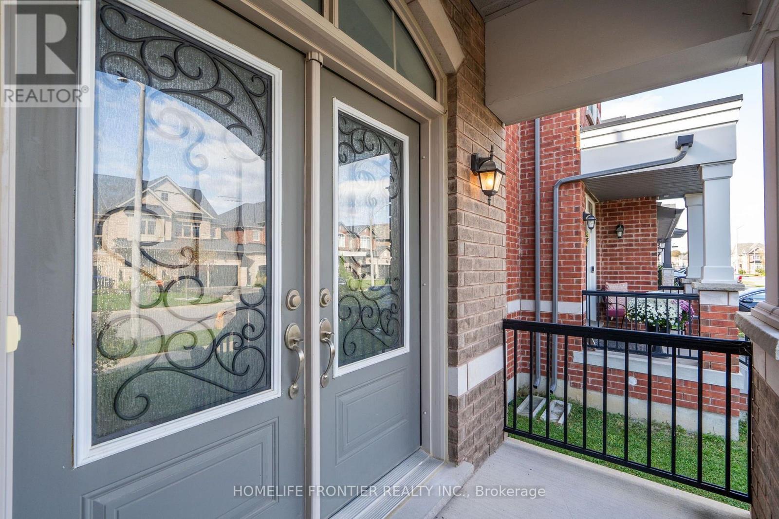 1526 Farrow Crescent, Innisfil, ON photo 3