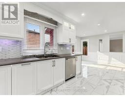 Kitchen - 96 Zinnia Place S, Vaughan, ON L4L6G7 Photo 12