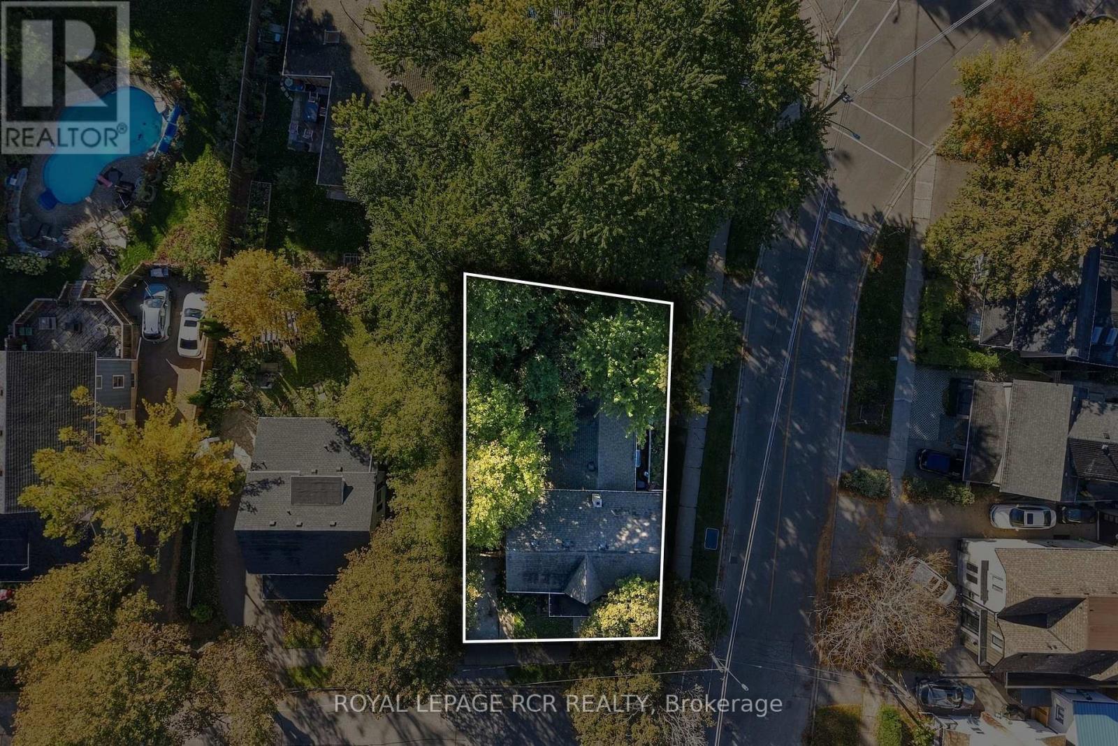 35 Metcalfe Street, Aurora, ON photo 3