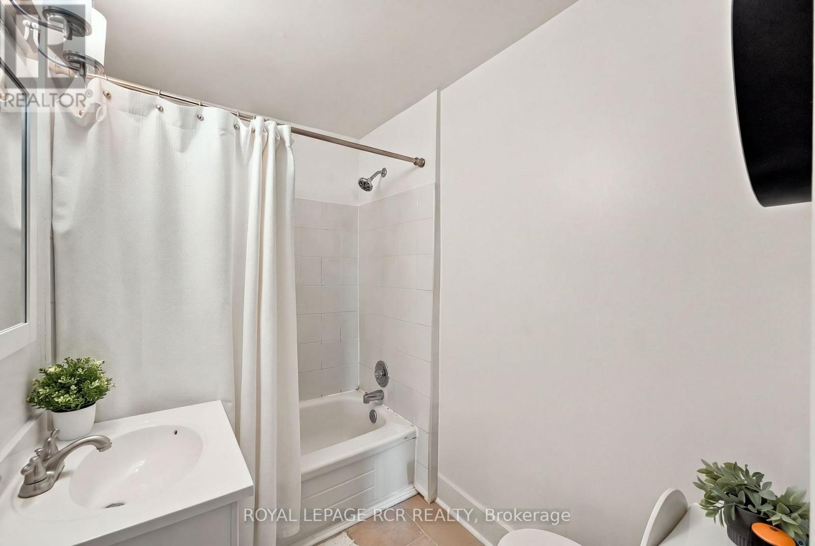 35 Metcalfe Street, Aurora, ON photo 37