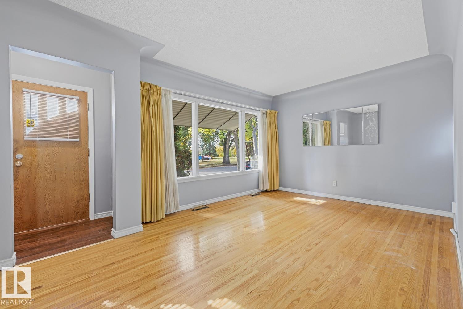 4218 111 AV NW - 4