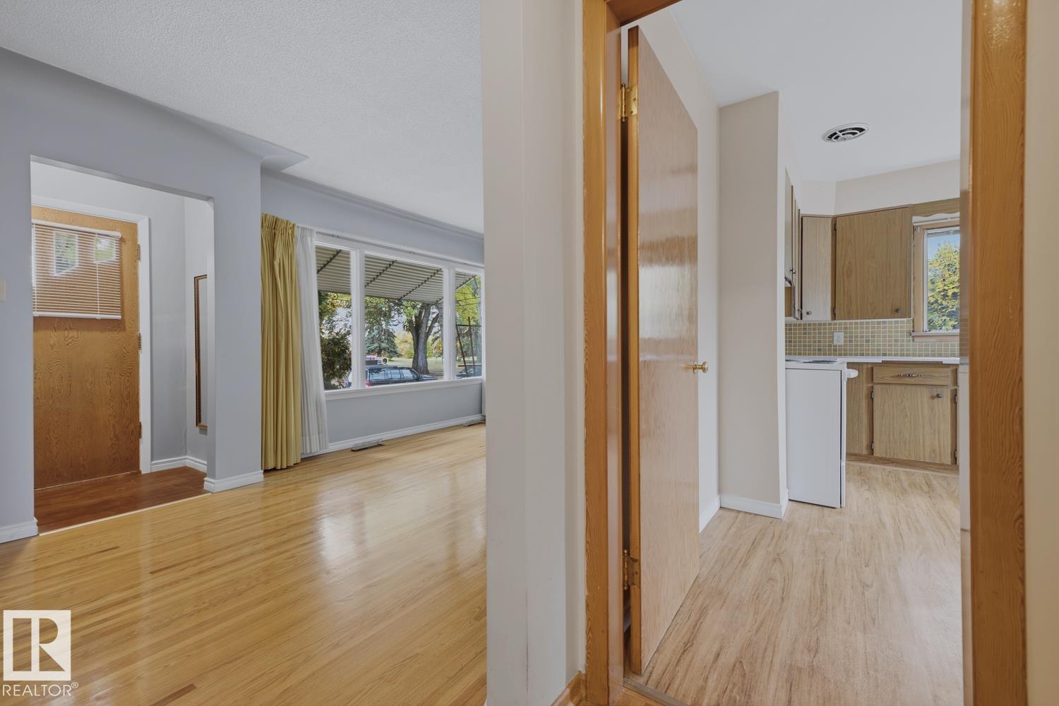 4218 111 AV NW - 11