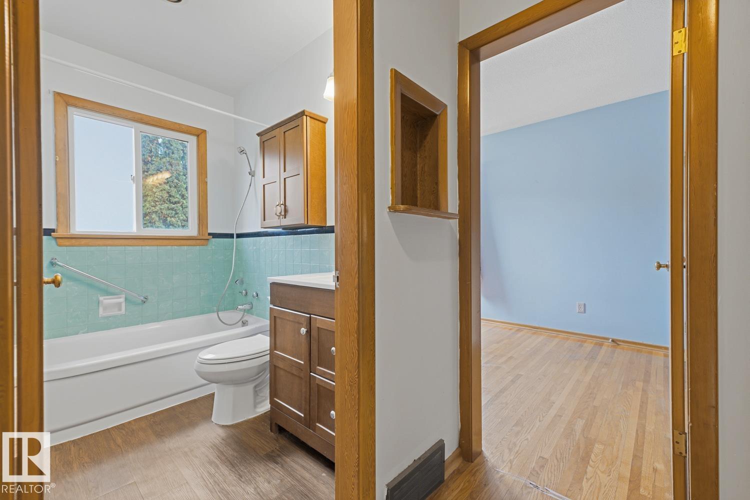 4218 111 AV NW - 12