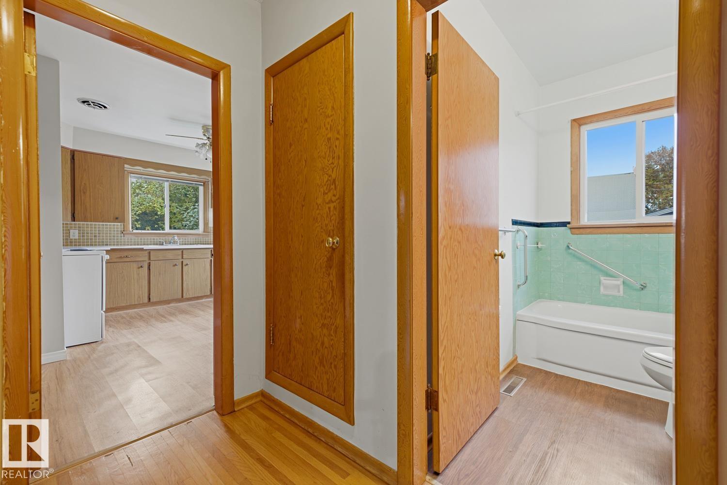 4218 111 AV NW - 14