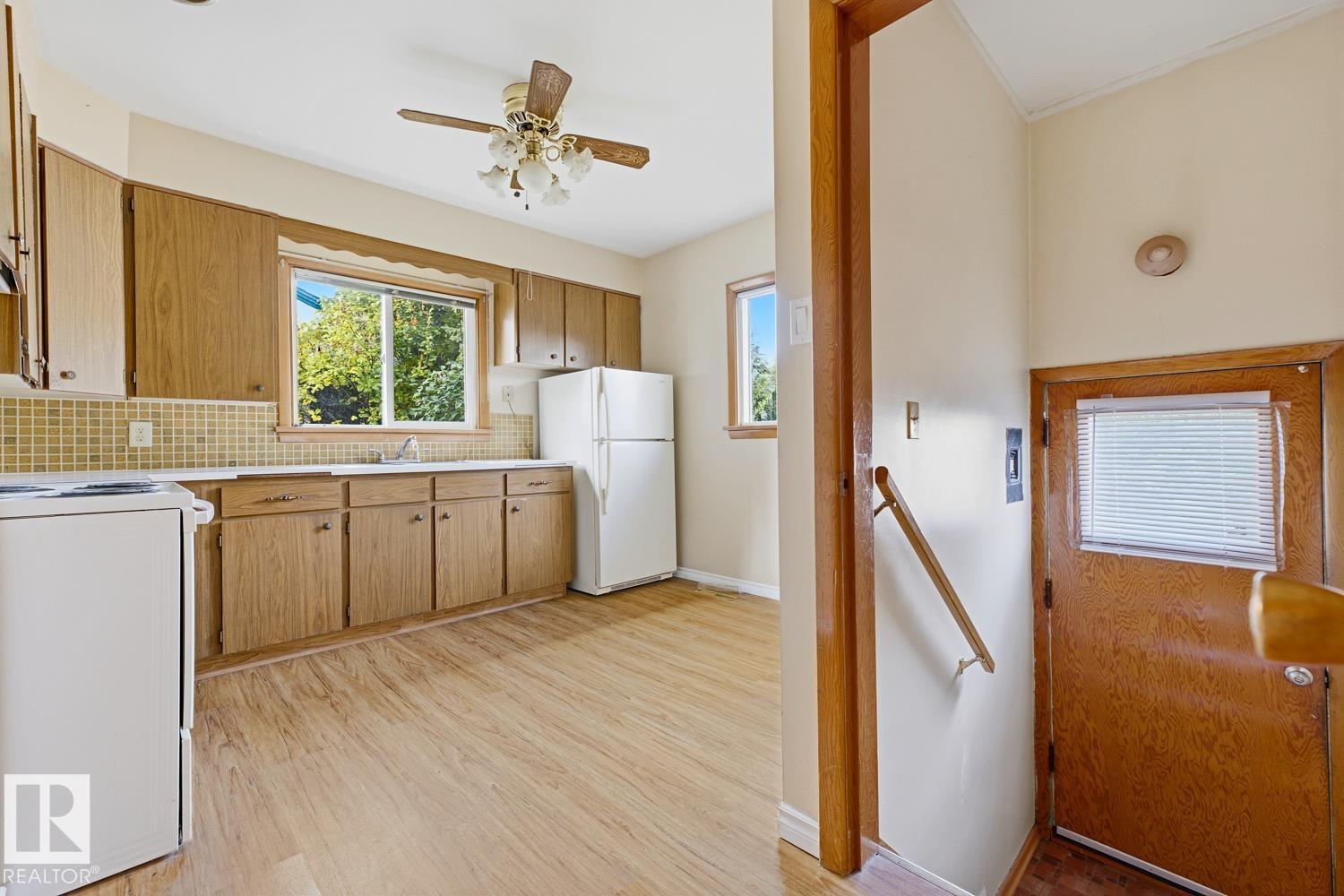 4218 111 AV NW - 8