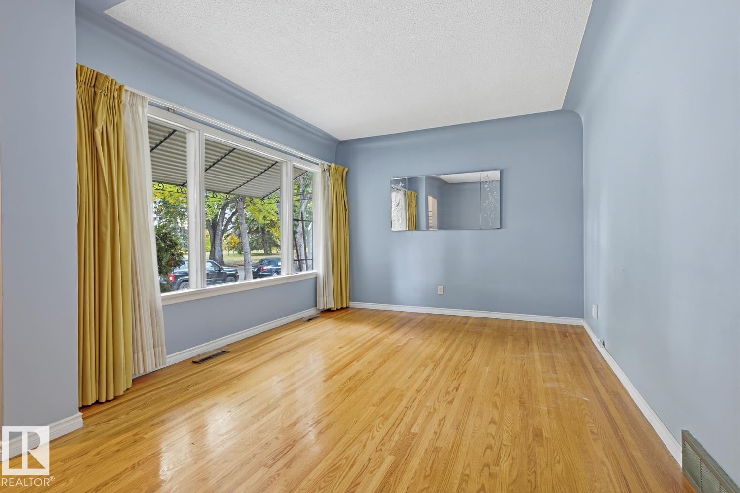 4218 111 AV NW - 7