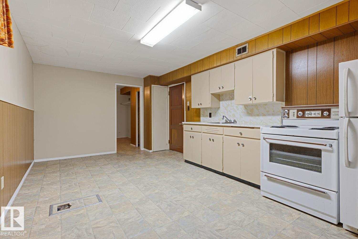 4218 111 AV NW - 22