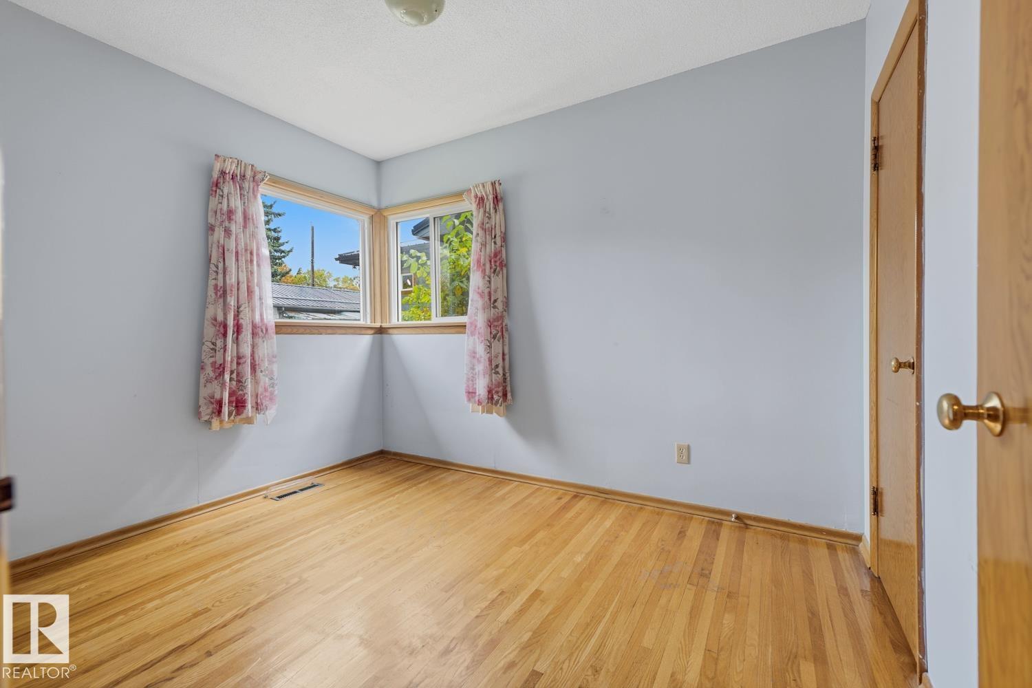 4218 111 AV NW - 15