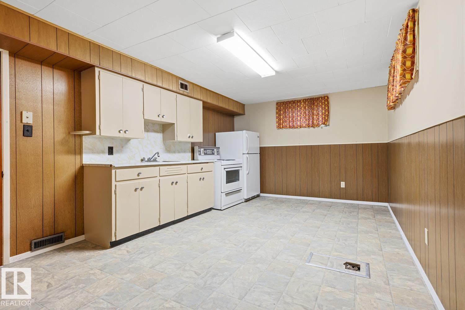 4218 111 AV NW - 23