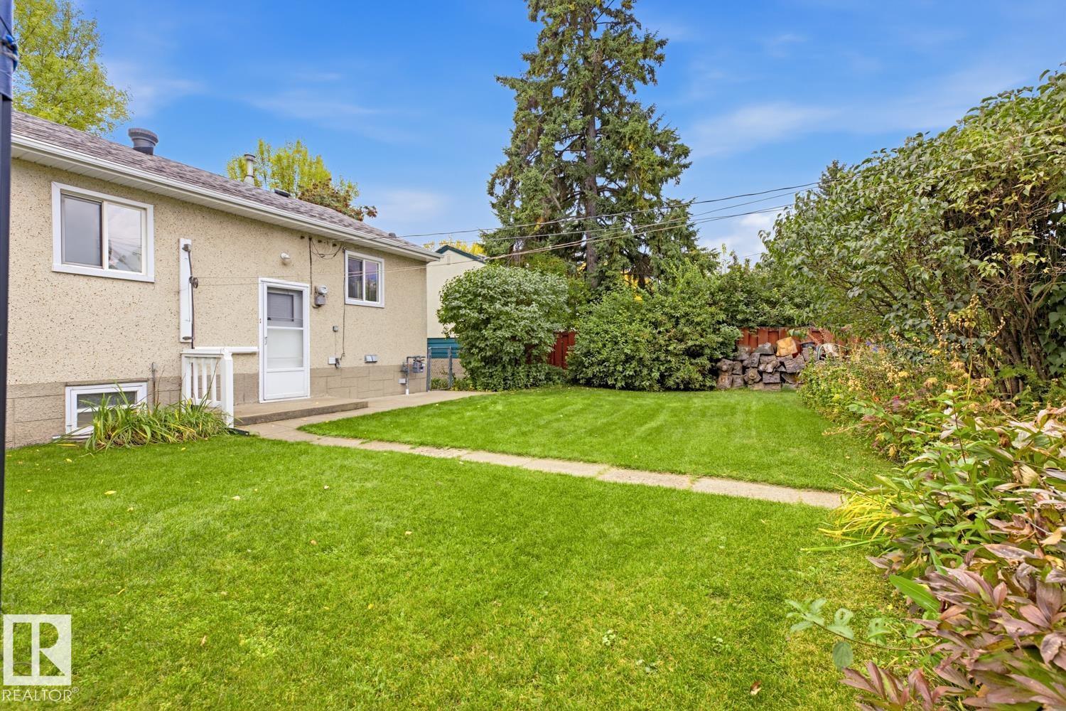 4218 111 AV NW - 38