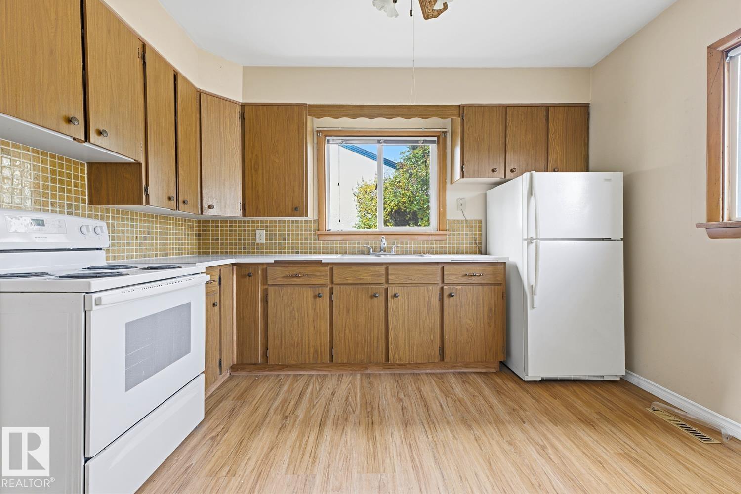 4218 111 AV NW - 9
