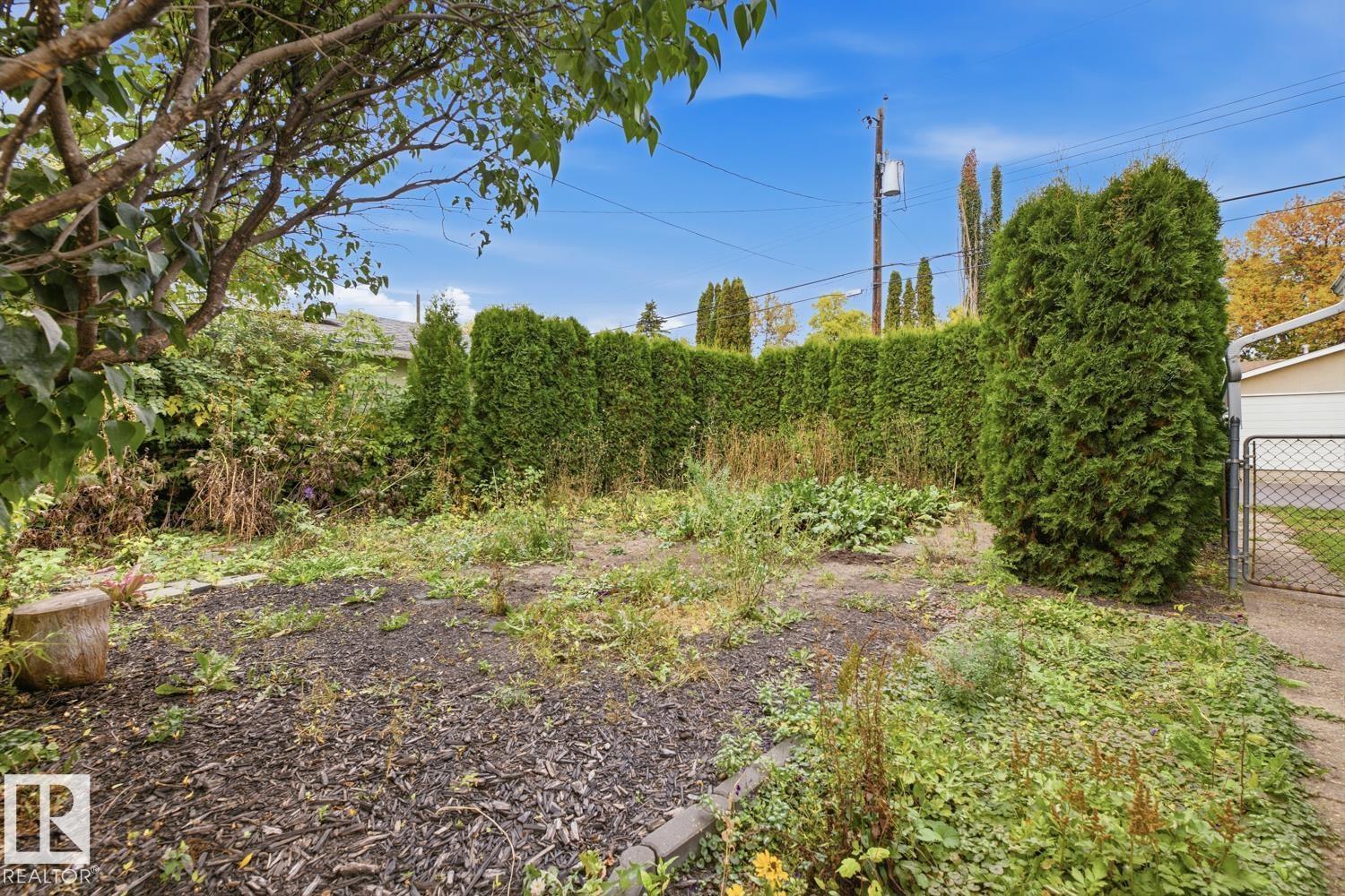 4218 111 AV NW - 41