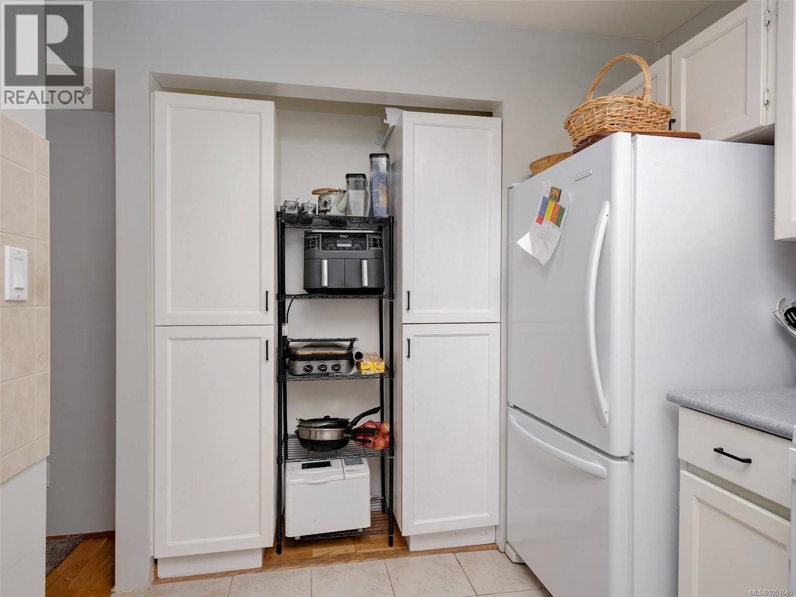 #203 3260 Quadra St - 11