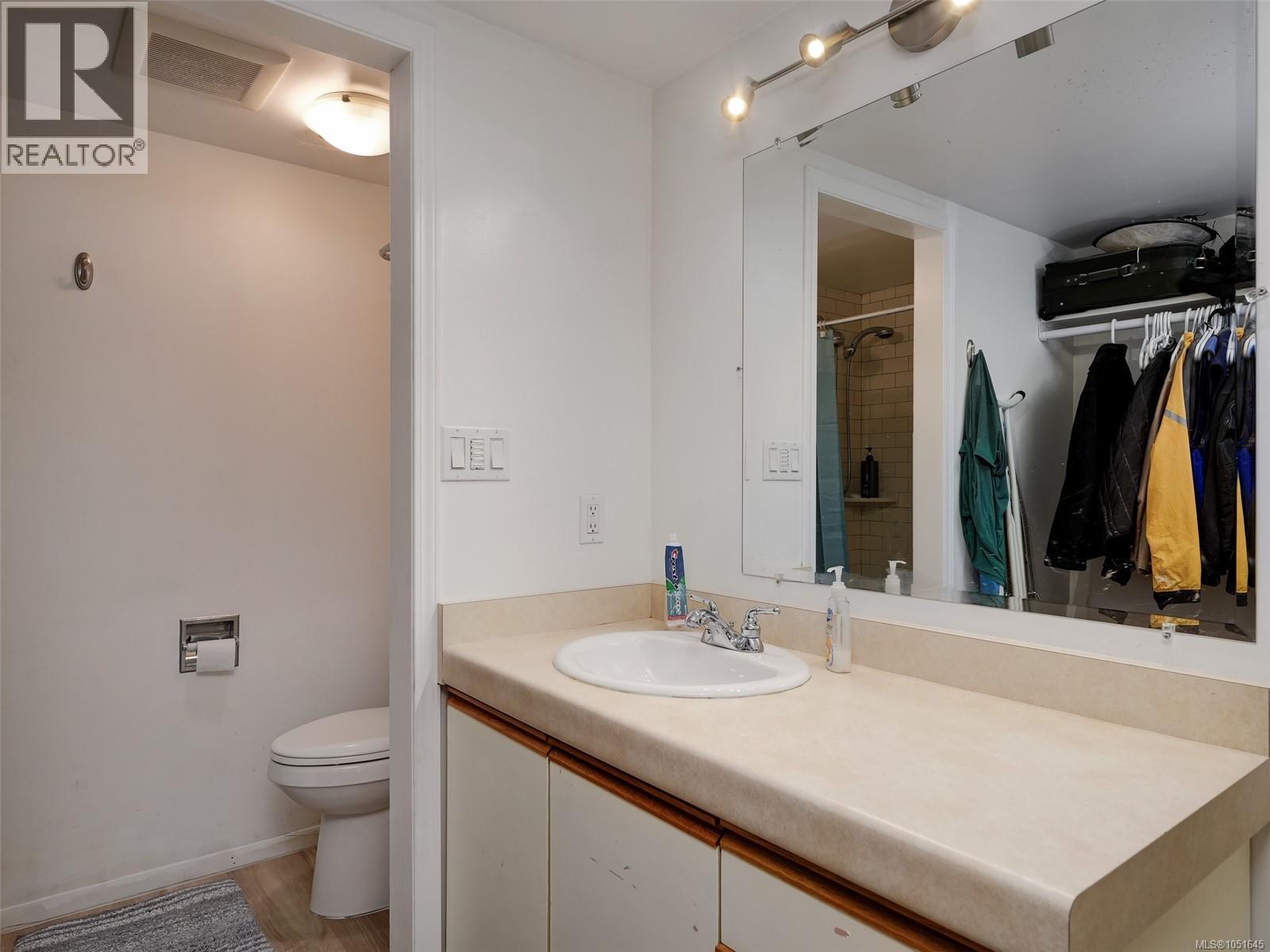 #203 3260 Quadra St - 15