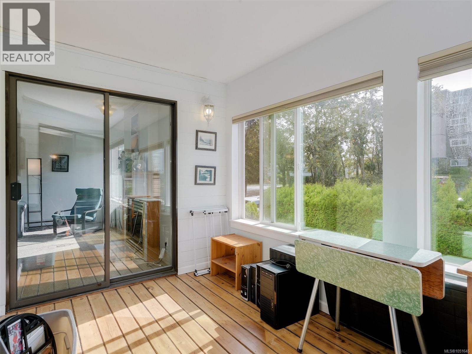 #203 3260 Quadra St - 17