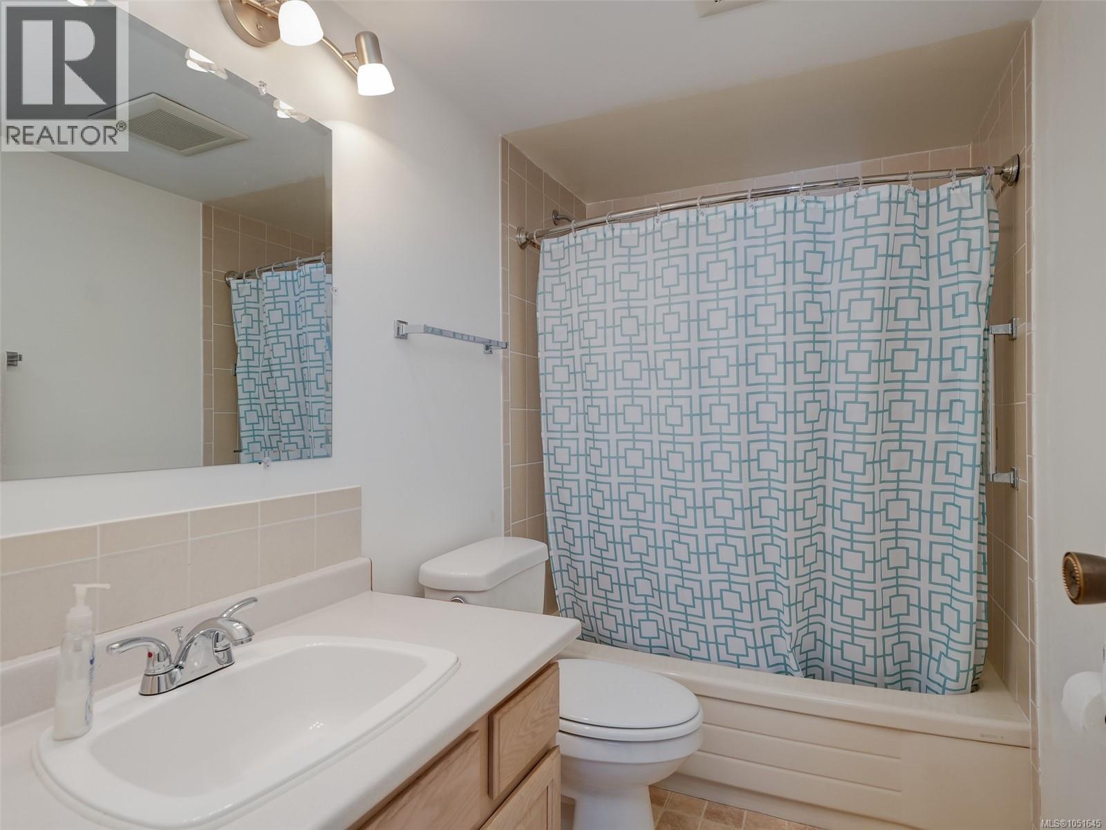 #203 3260 Quadra St - 20