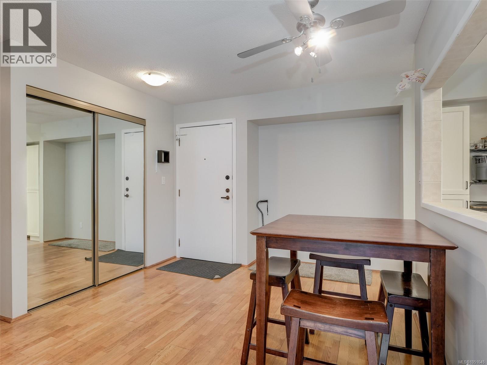 #203 3260 Quadra St - 6