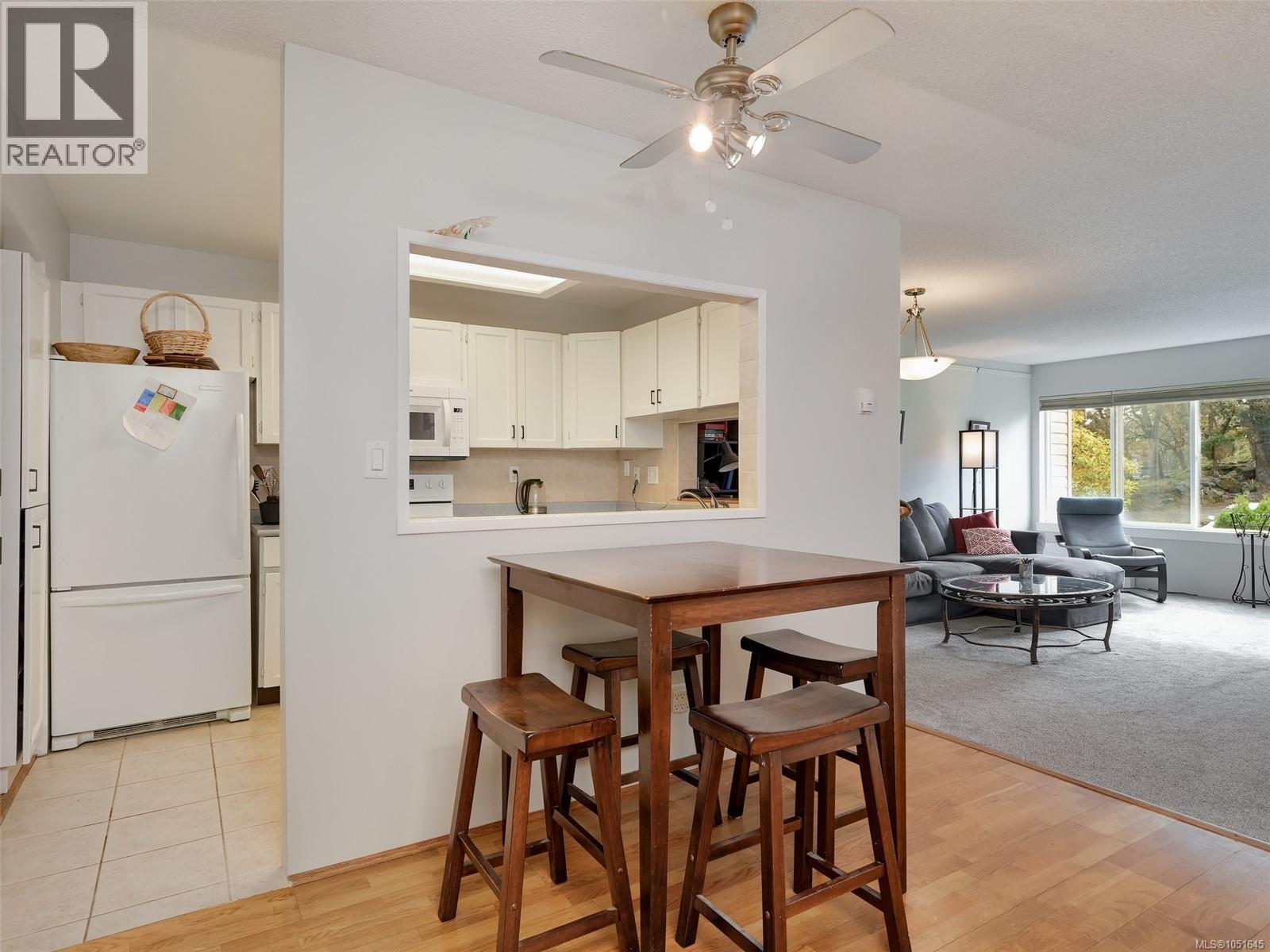 #203 3260 Quadra St - 7