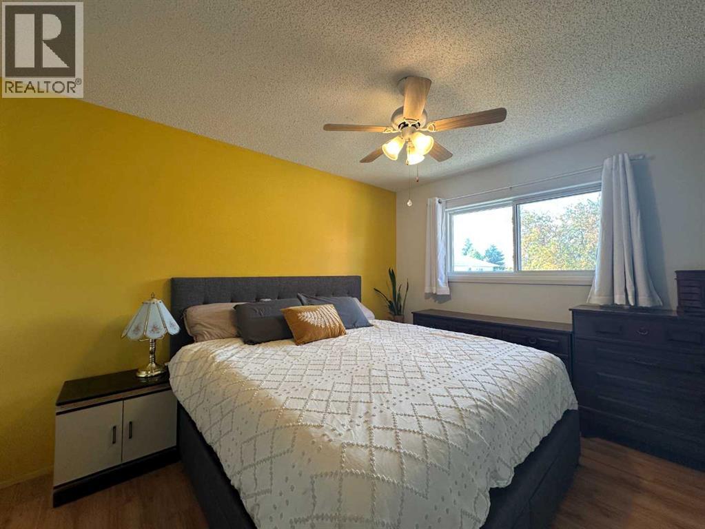 5116 38 Street - 11