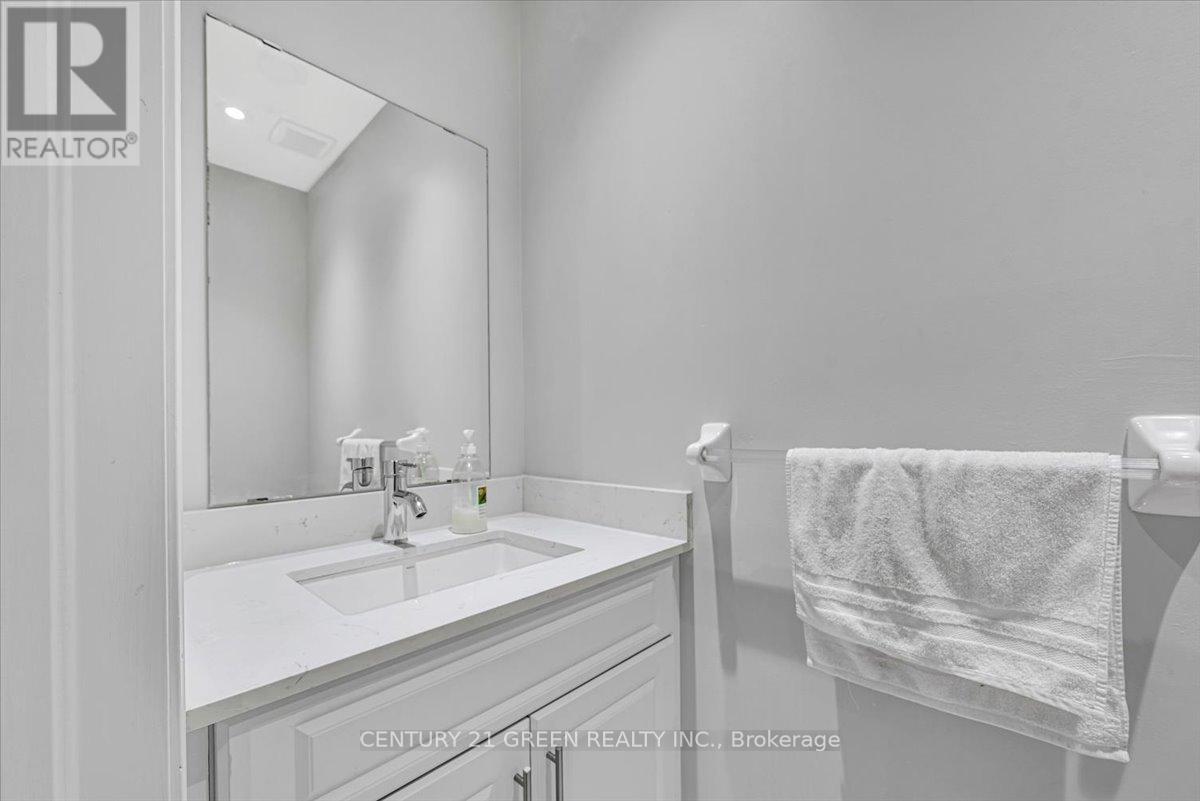 7 Accent Circle, Brampton, ON photo 17