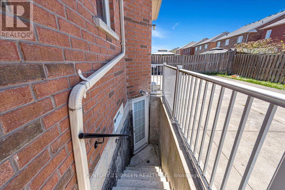 7 Accent Circle, Brampton, ON photo 38