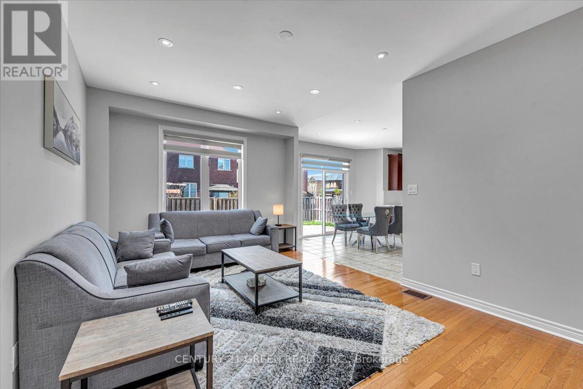 7 Accent Circle, Brampton, ON photo 9