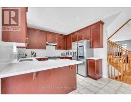 7 Accent Circle, Brampton, ON L7A0L2 Photo 14