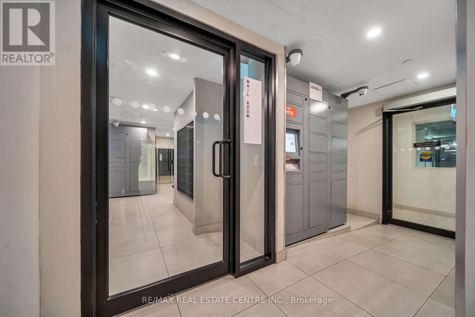 3803- 4065 Confederation Parkway North, Mississauga, ON photo 5