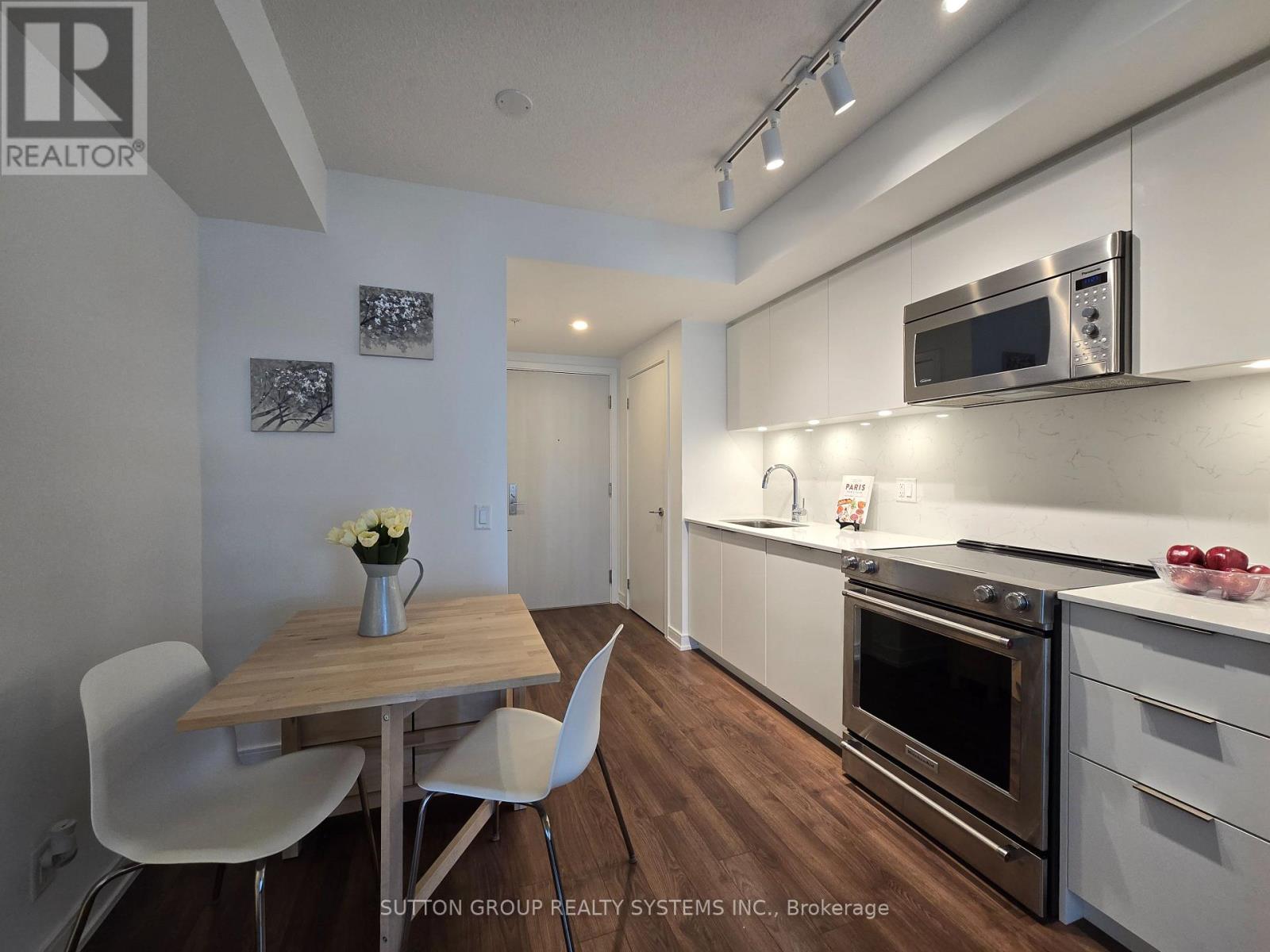30 Samuel Wood Way — photo 7